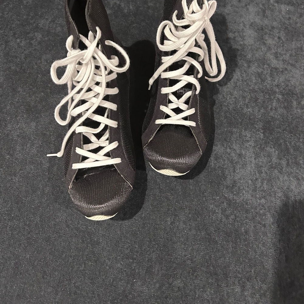 Black High Top size 7